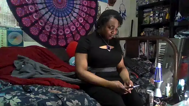 Snapshot of GardeniaFields chatting on December 2025 11:43:02 PM GardeniaFields online show from December 2025 11:43:02 PM