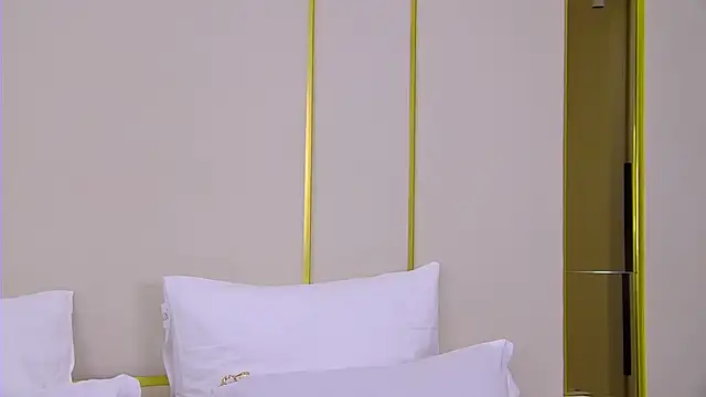 MiraBliss online show from April 2026 05:52:02 PM