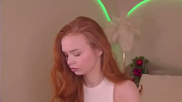 MiraBliss online show from December 2025 03:27:02 PM