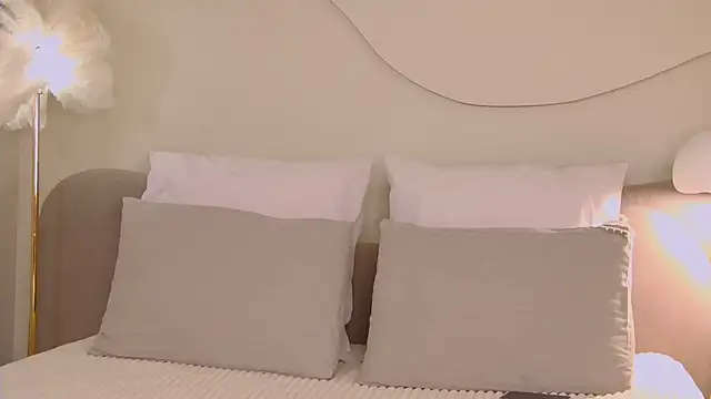 Snapshot of MiraBliss chatting on October 2025 05:47:01 PM MiraBliss online show from October 2025 05:47:01 PM