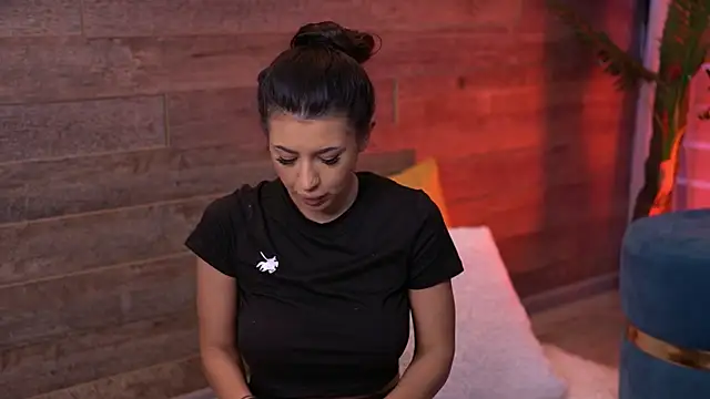 TanyaVonDe online show from November 2025 01:23:01 PM