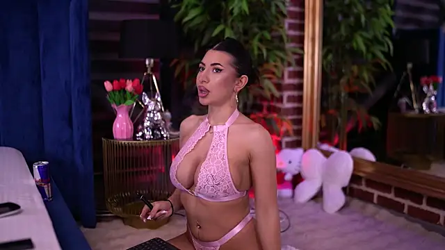 Snapshot of TanyaVonDe chatting on February 2026 06:58:01 PM TanyaVonDe online show from February 2026 06:58:01 PM