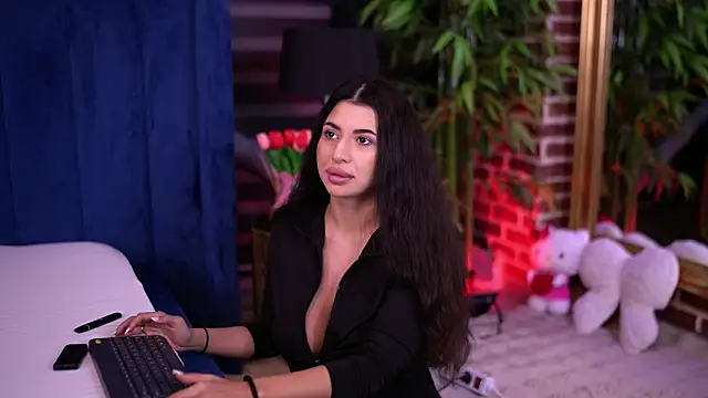 Snapshot of TanyaVonDe chatting on February 2026 07:24:01 PM TanyaVonDe online show from February 2026 07:24:01 PM