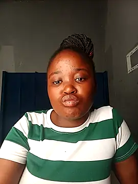 Snapshot of SexyShybarbie chatting on October 2025 06:44:01 AM SexyShybarbie online show from October 2025 06:44:01 AM