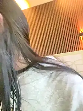 MagieeThomson online show from November 2025 01:03:02 PM