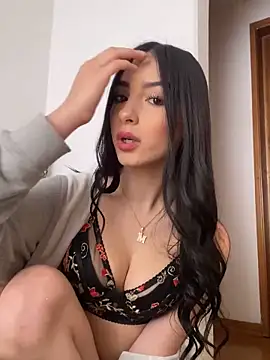 MagieeThomson online show from October 2025 07:25:01 PM