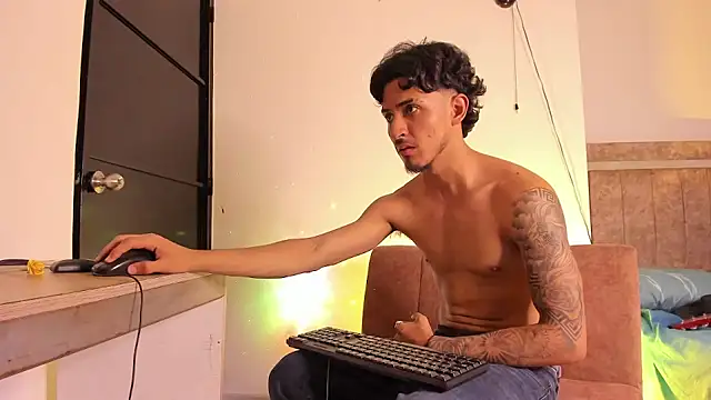 Snapshot of Zayn_kane chatting on October 2025 07:26:01 PM Zayn kane online show from October 2025 07:26:01 PM