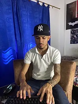 Snapshot of Zayn_kane chatting on September 2025 07:21:02 PM Zayn kane online show from September 2025 07:21:02 PM