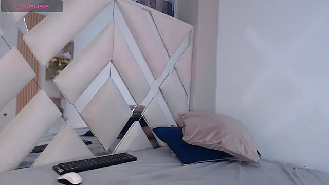 willow smitt online show from March 2026 12:54:01 PM