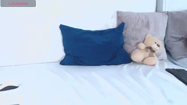 willow smitt online show from November 2025 01:00:02 PM