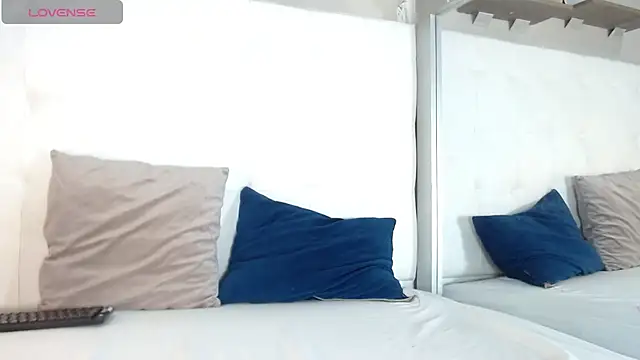 willow smitt online show from November 2025 12:49:02 PM