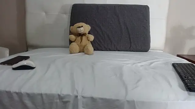 willow smitt online show from October 2025 12:28:02 PM