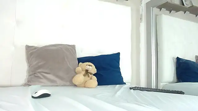 willow smitt online show from October 2025 12:59:02 PM