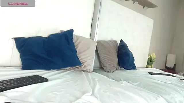 willow smitt online show from November 2025 12:37:02 PM