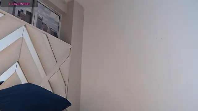 willow smitt online show from March 2026 01:15:01 PM