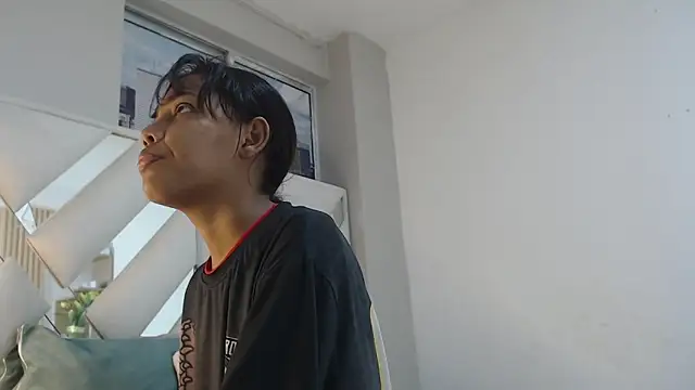 willow smitt online show from March 2026 01:01:01 PM