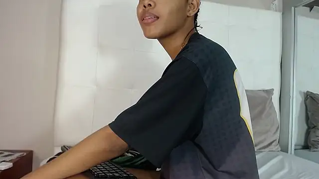 willow smitt online show from November 2025 01:04:01 PM