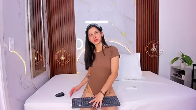 lucianasmith  online show from March 2026 08:02:01 PM