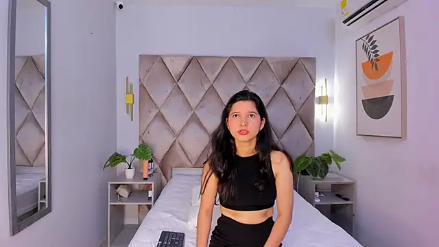 lucianasmith  online show from March 2025 12:24:02 PM