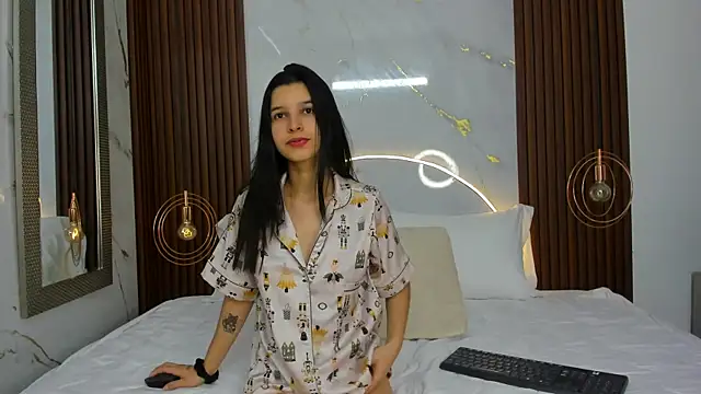 lucianasmith  online show from January 2026 12:32:01 PM