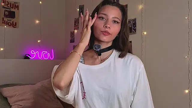 Snapshot of EditaBails chatting on September 2025 06:32:02 PM EditaBails online show from September 2025 06:32:02 PM