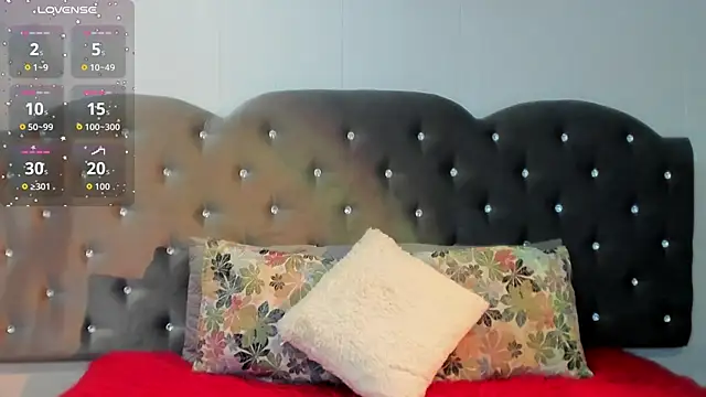 Lia Valmont online show from October 2025 12:35:02 PM