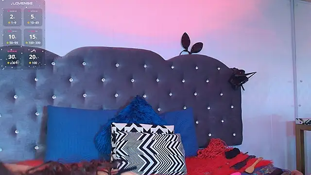 Lia Valmont online show from December 2025 12:52:02 PM