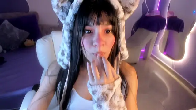 auroracute02 online show from December 2025 01:23:01 PM