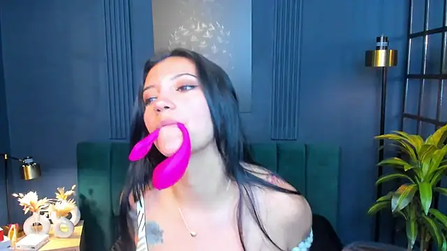 Snapshot of roxy_hell chatting on February 2026 01:09:01 PM roxy hell online show from February 2026 01:09:01 PM