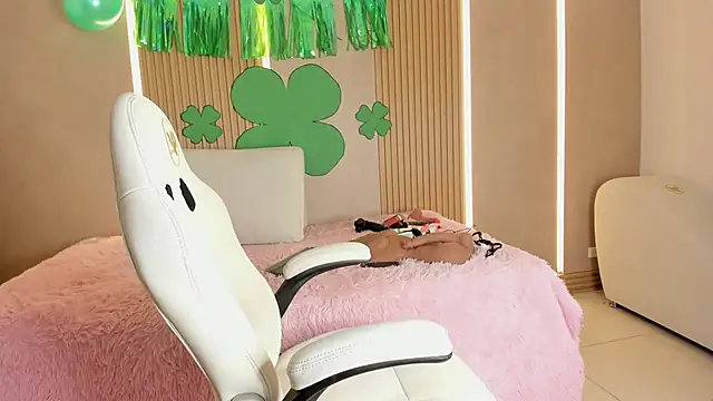 stephany summer online show from March 2026 07:39:01 PM