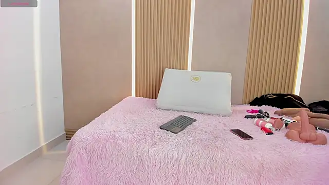 stephany summer online show from May 2026 08:14:01 PM