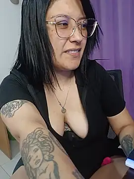 Snapshot of DaniPoison chatting on June 2026 09:42:01 PM DaniPoison online show from June 2026 09:42:01 PM
