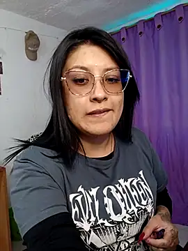 Snapshot of DaniPoison chatting on June 2026 07:33:01 PM DaniPoison online show from June 2026 07:33:01 PM