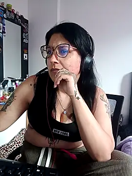 Snapshot of DaniPoison chatting on November 2025 08:13:02 PM DaniPoison online show from November 2025 08:13:02 PM