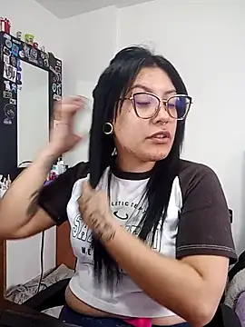 Snapshot of DaniPoison chatting on November 2025 09:58:02 PM DaniPoison online show from November 2025 09:58:02 PM