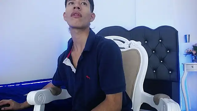 dareck 18 online show from March 2025 11:05:01 PM