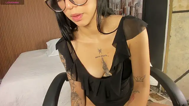 NaomiFrost online show from April 2026 01:04:01 PM