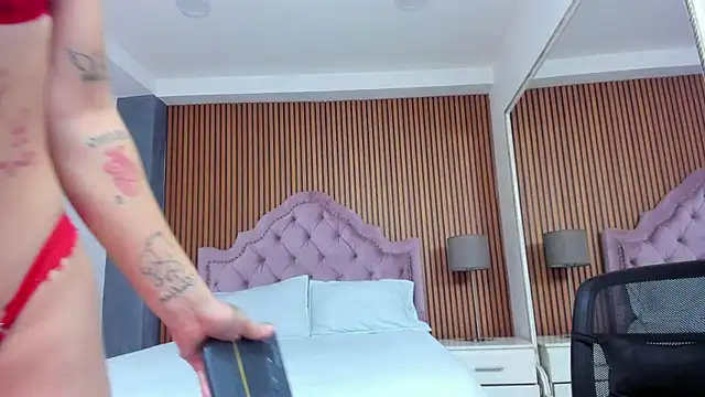 Snapshot of NaomiFrost chatting on October 2025 01:42:05 PM NaomiFrost online show from October 2025 01:42:05 PM