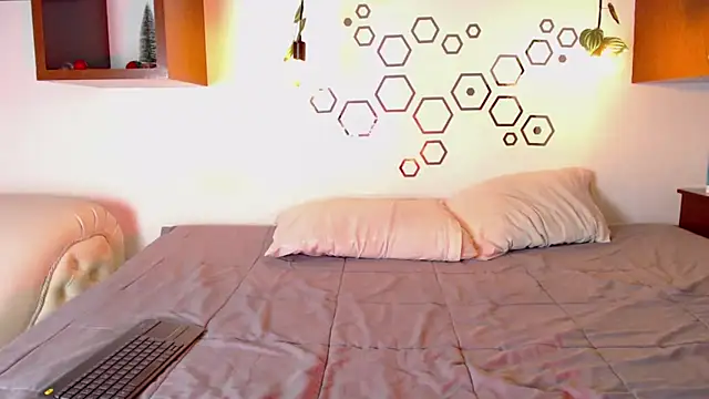 wet valery online show from December 2025 04:01:01 AM