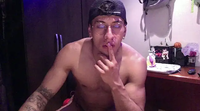 Snapshot of Thiago_Happy chatting on March 2025 04:16:02 AM Thiago Happy online show from March 2025 04:16:02 AM