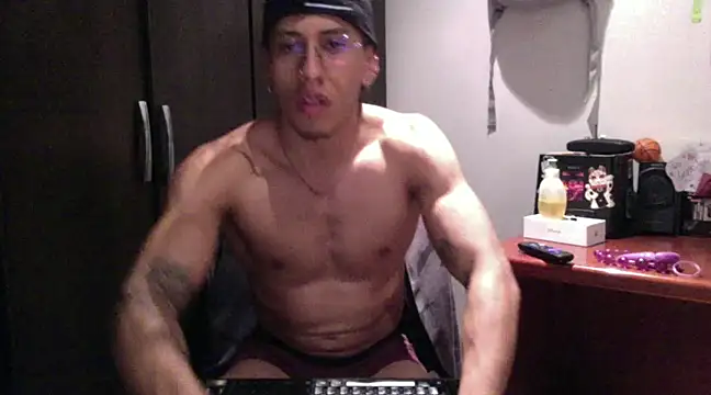 Snapshot of Thiago_Happy chatting on March 2025 05:00:02 AM Thiago Happy online show from March 2025 05:00:02 AM