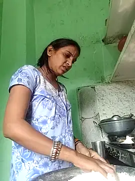 Hotty-Nidhi online show from November 2025 06:14:02 AM