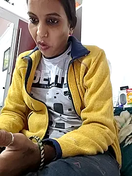 Hotty-Nidhi online show from December 2025 06:09:02 PM