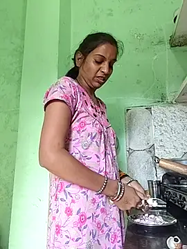 Hotty-Nidhi online show from November 2025 05:00:05 AM