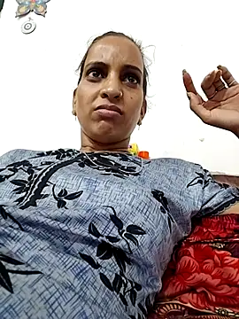 Hotty-Nidhi online show from May 2026 04:42:02 AM