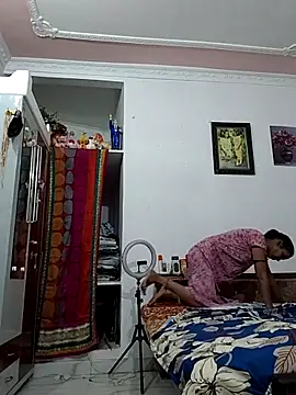 Hotty-Nidhi online show from April 2026 04:19:01 AM
