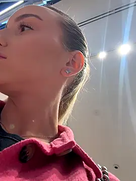 AlexisWhit online show from November 2025 08:52:02 AM