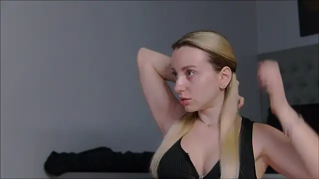 Snapshot of AlexisWhit chatting on February 2026 08:01:01 AM AlexisWhit online show from February 2026 08:01:01 AM