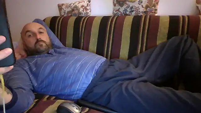 maxxxio12 online show from April 2026 07:04:01 PM