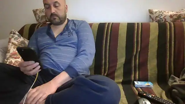 maxxxio12 online show from April 2026 06:56:01 PM